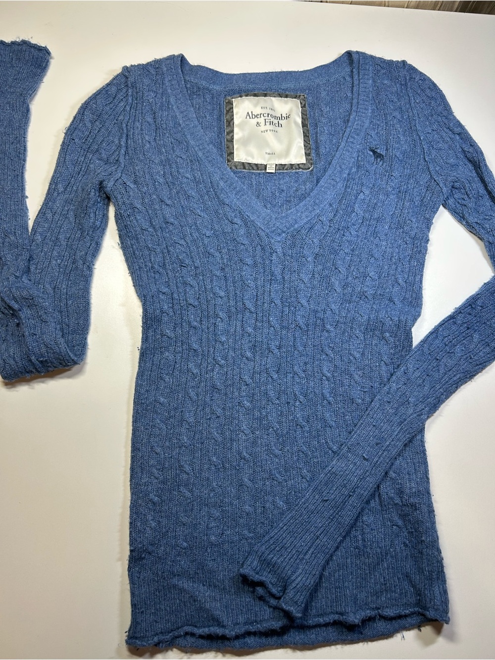 Abercrombie & Fitch Vintage Junior's Small V-Neck Cable Knit Sweater Blue
